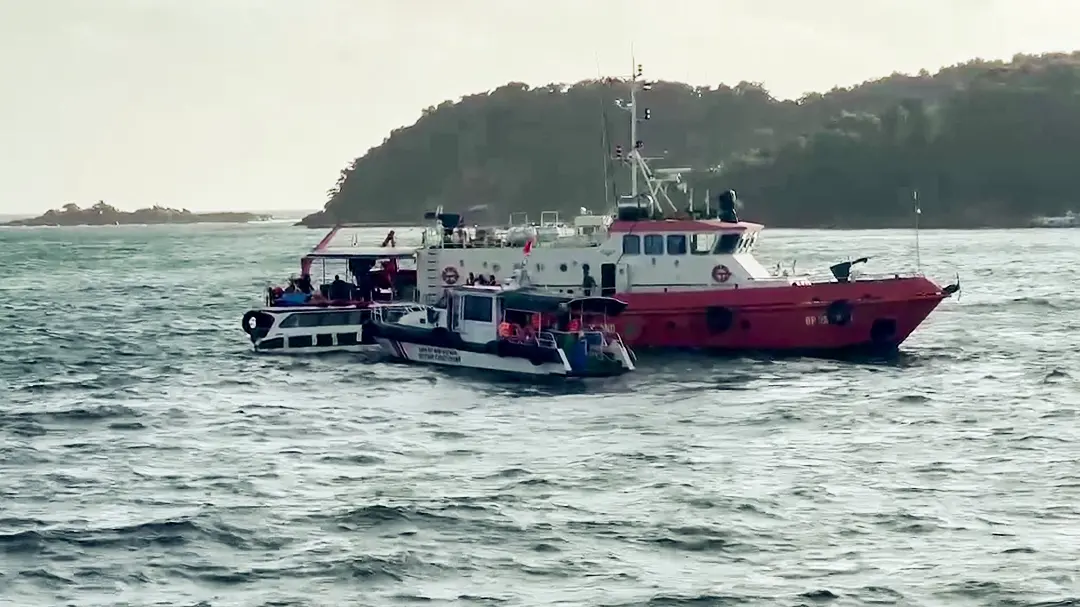 Vietnam Coast Guard Region 4 Command capsize the tourist boat carrying Indian tourist stranded near Hon May Rut Ngoai Island off Phu Quoc Special Zone, in An Giang on Saturday.| Photo: ANI
