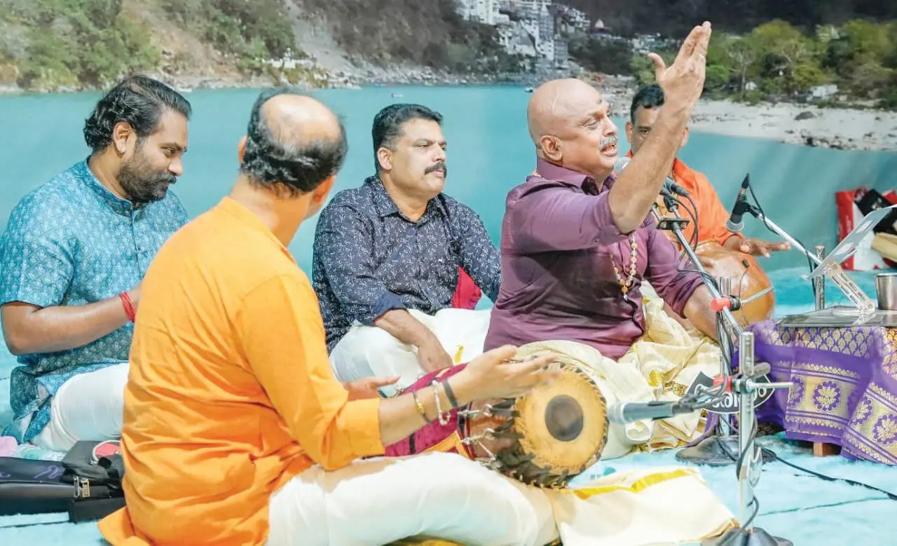 തുരീയം സംഗീതോത്സവത്തിൽ എ.ഡി.ജി.പി. എസ്.ശ്രീജിത്ത് ഗാനമഞ്ജരി അവതരിപ്പിക്കുന്നു