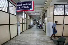 വിവാദങ്ങൾക്കിടയിലും പൊതിച്ചോർ വിതരണം മുടക്കാതെ സംഘടനകൾ; ഭക്ഷണപ്പൊതി കാത്തിരിക്കുന്നത് ആയിരങ്ങൾ