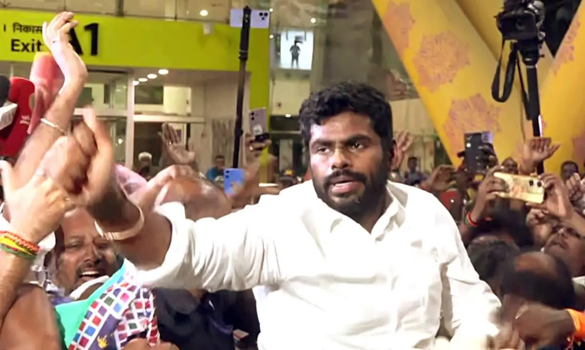 കെ. അണ്ണാമലൈ നേതൃത്വം നൽകുന്ന വി ദി ലീഡർ സംഘടനയുടെ ആദ്യസമ്മേളനത്തിൽ