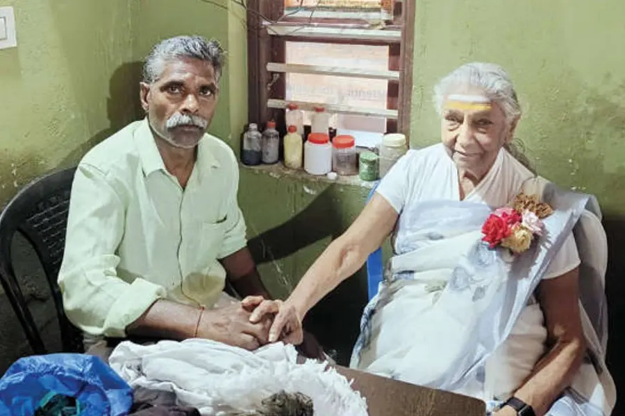 ‘ഇനി പാടാനാവില്ലെന്നുകരുതിയ എന്റെ ശബ്ദമാണ് നിങ്ങൾ തിരിച്ചുതന്നത്’; ഓർമകളിൽ വെള്ളൻ വൈദ്യർ