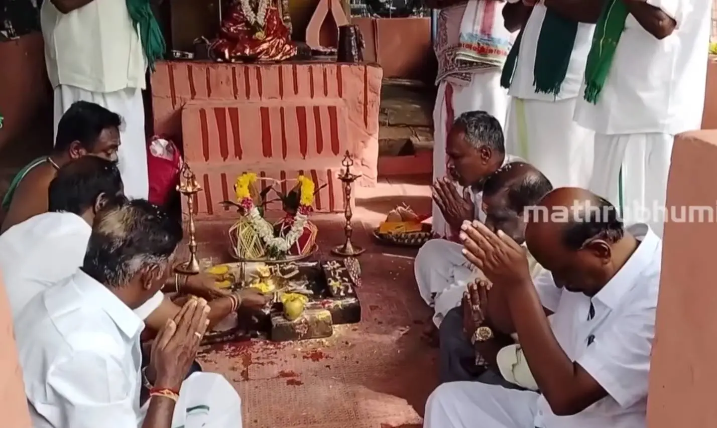 കർഷകർ നടത്തിയ പൂജയിൽനിന്ന്