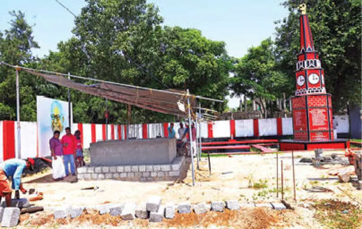 ആലപ്പുഴ വലിയചുടുകാട് രക്തസാക്ഷിമണ്ഡപത്തിനു സമീപം വി.എസ്. അച്യുതാനന്ദനായി നിർമിക്കുന്ന സ്മൃതിമണ്ഡപം