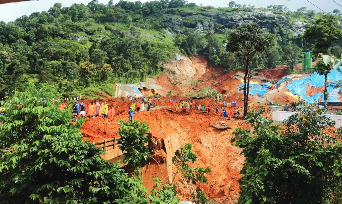 കള്ളാടി തുരങ്കപാതയിൽ ഉണ്ടായ അപകടം | ഫോട്ടോ: മാതൃഭൂമി
