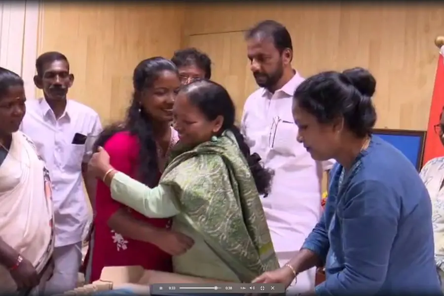 സിജാകുമാരിയുടെ സങ്കടം കേട്ടു; ചേർത്തുപിടിച്ച് മന്ത്രി തുളസി; സ്വപ്നങ്ങൾക്ക് കൂട്ടായി പഠനമുറിയും