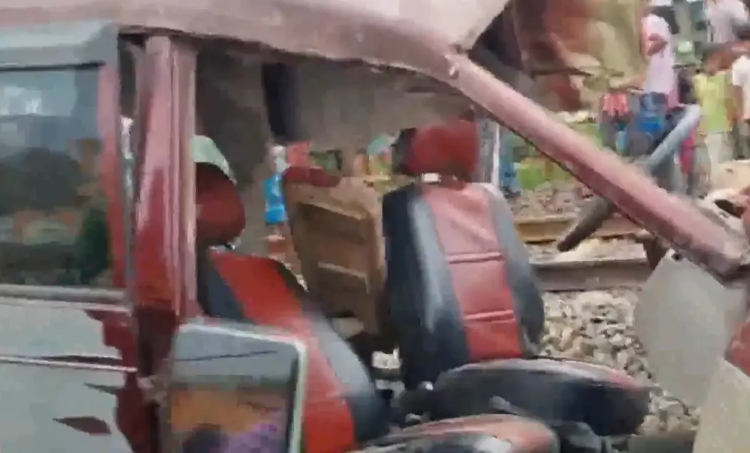 Bus involved in the accident in Bengal | ANI Video