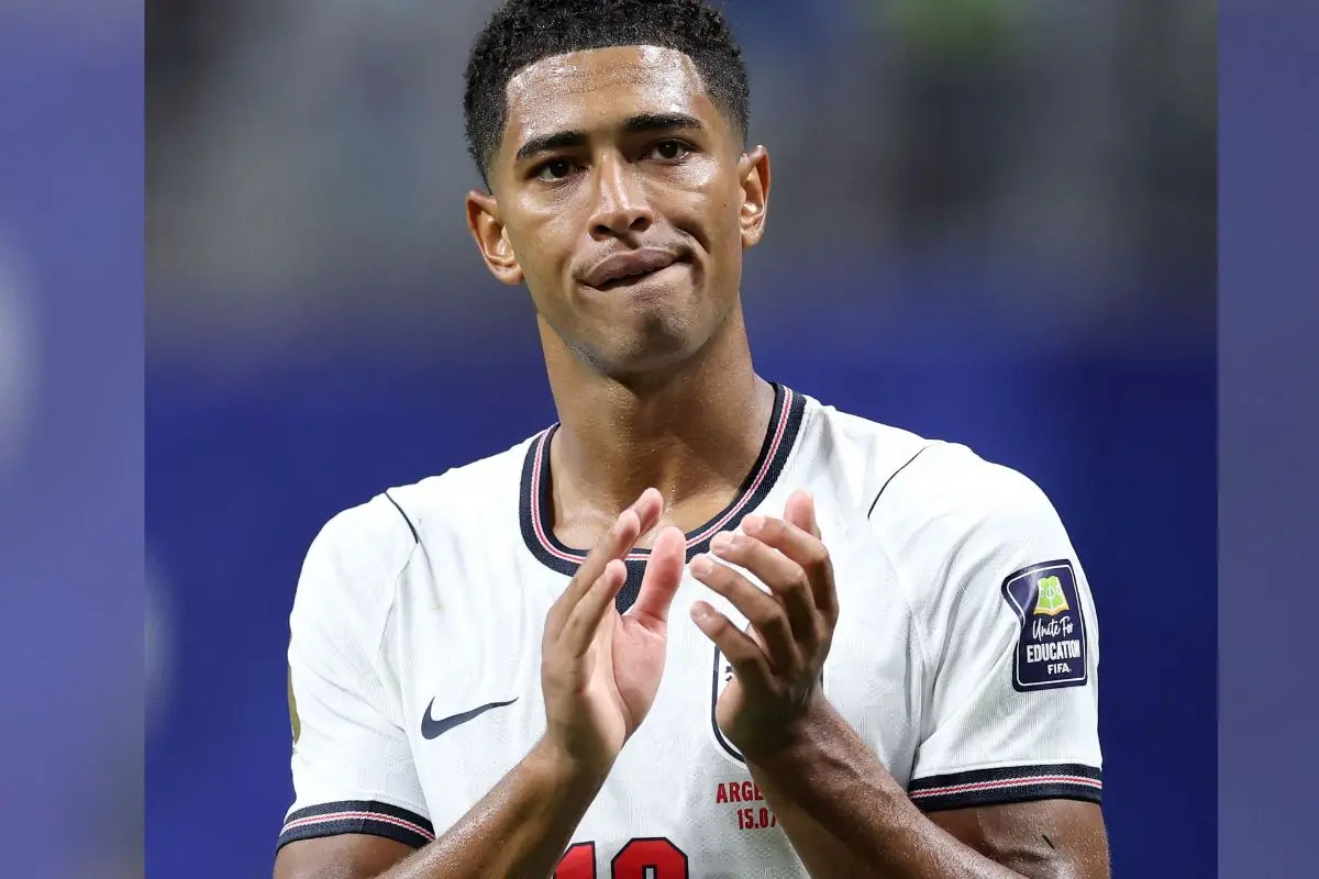 Jude Bellingham #10 of England looks dejected after losing the FIFA World Cup 2026 Semi Final match between England and Argentina at Atlanta Stadium. | Photo: AFP