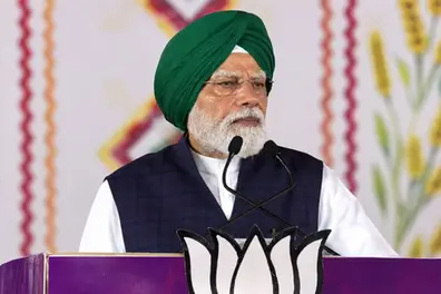 PM Modi calls AAP 'Kattar Beimaan Party', slams Punjab government over corruption
