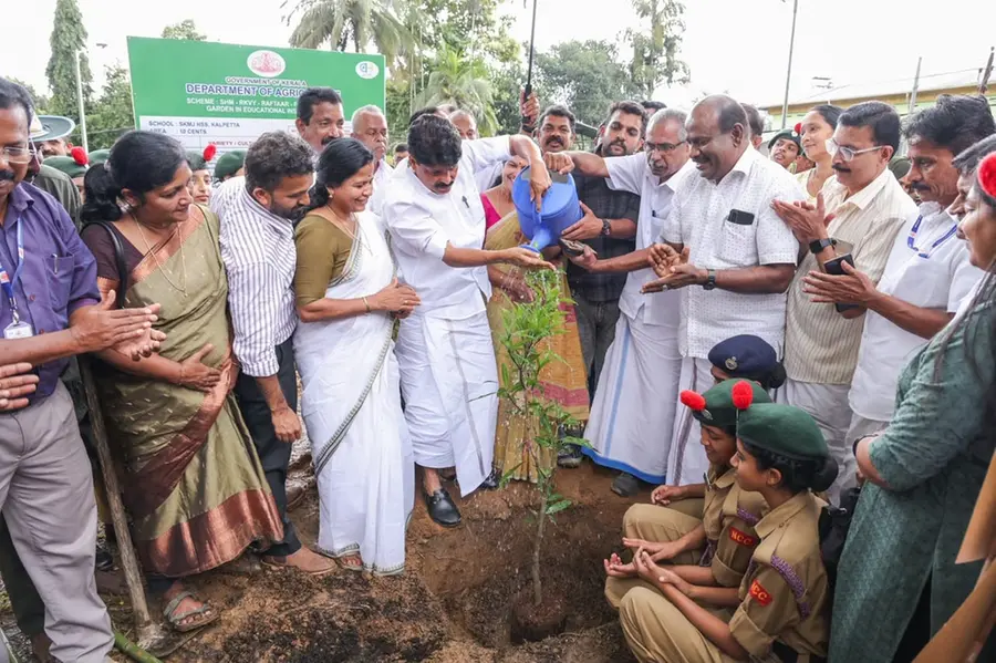 'സിന്തറ്റിക് ലഹരിയല്ല, കൃഷിയാണ് ലഹരി'; സ്കൂളുകളിൽ പഴത്തോട്ടങ്ങളുമായി 'കനിപ്പന്തൽ' പദ്ധതിക്ക് തുടക്കം