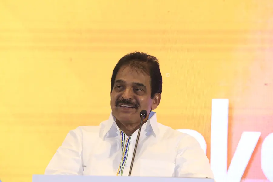 വിഴിഞ്ഞം ഉമ്മൻചാണ്ടിയുടെ സമ്മാനം, തുറമുഖത്തിന് അദ്ദേഹത്തിന്റെ പേരിടണം; സർക്കാരിനോട് KC വേണുഗോപാൽ
