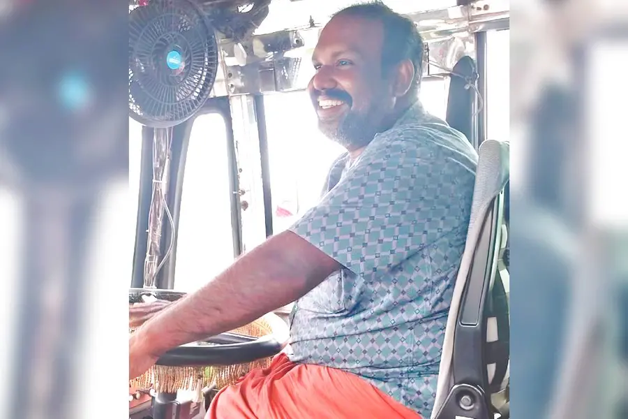 ബസുകാർക്ക് സമയം വലുതാണ്, അതിലും വലുതാണ് ജീവൻ; പുഴയിൽവീണ പെൺകുട്ടിയെ രക്ഷപ്പെടുത്തി ബസ് ഡ്രൈവർ