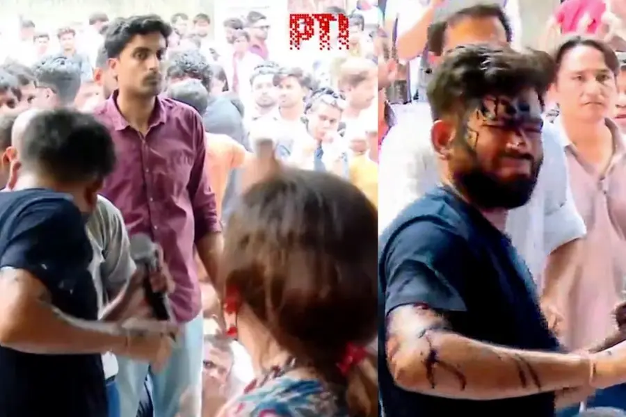 അഭിജിത് ദിപ്കെയ്ക്ക് നേരെ മഷിയെറിഞ്ഞ് യുവതി; ‘നീല എന്റെ നിറം, ജയ് ഭീം’ എന്ന് എക്സിൽ കുറിച്ച് ദിപ്കെ