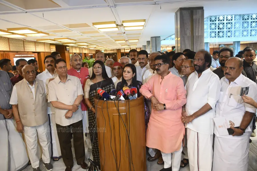 തൃണമൂൽ വിമതർക്ക് ക്ഷണം; കേന്ദ്രത്തിന്റെ സർവകക്ഷി യോഗം ബഹിഷ്കരിച്ച് പ്രതിപക്ഷം