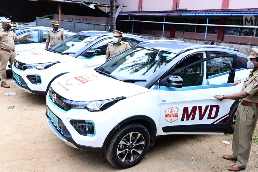 RTO ഇല്ലാതെ പ്രവർത്തിക്കുന്നത് 10 എംവിഡി ഓഫീസുകൾ; ലൈസൻസ് വൈകുന്നു, വാഹന ഇടപാടുകൾ താളംതെറ്റി