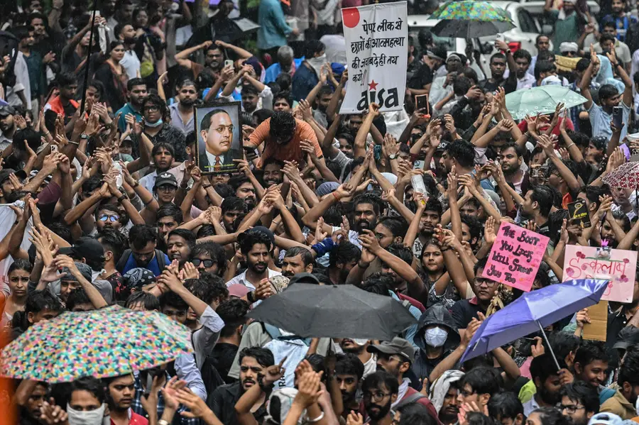 യുവരോഷം കത്തി; സർക്കാറിന്റെ അവഗണിക്കൽ തന്ത്രം പാളി, പോലീസിന്റെ കണക്കുകൂട്ടലും പിഴച്ചു