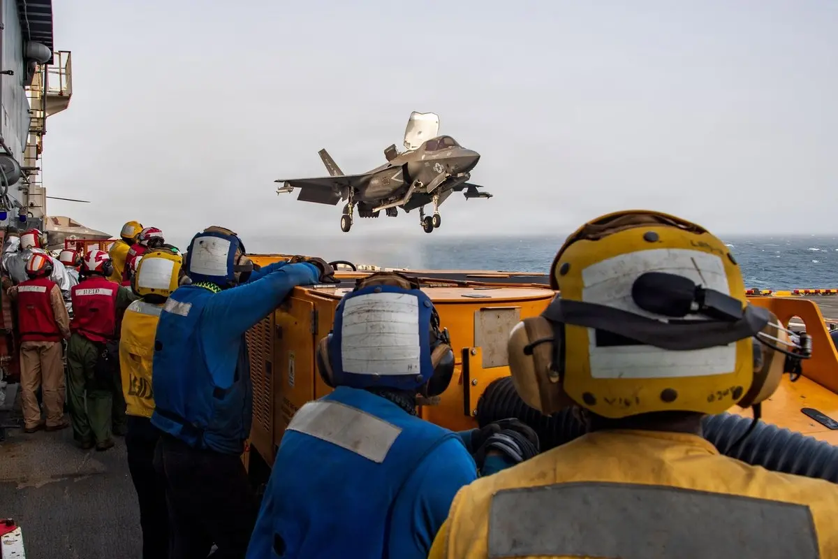 US service members aboard amphibious assault ship USS Boxer (LHD 4) | Photo: @CENTCOM on X