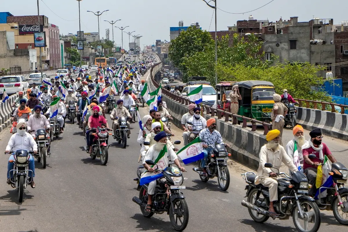 Workers under the 'Desh Bachao Morcha' take out a motorcycle rally against the proposed India-US trade deal and Free Trade Agreements (FTAs), while heading to the Deputy Commissioner's office to submit a memorandum, in Amritsar, Punjab, Wednesday, July 15, 2026 | Photo: PTI