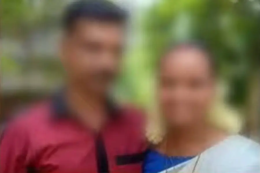 ഹൈക്കോടതിക്ക് മുന്നിൽ ആംബുലൻസിൽ ദമ്പതികളുടെ ആത്മഹത്യാശ്രമം; വ്യാജ പീഡനപരാതിയെന്ന് ആരോപണം