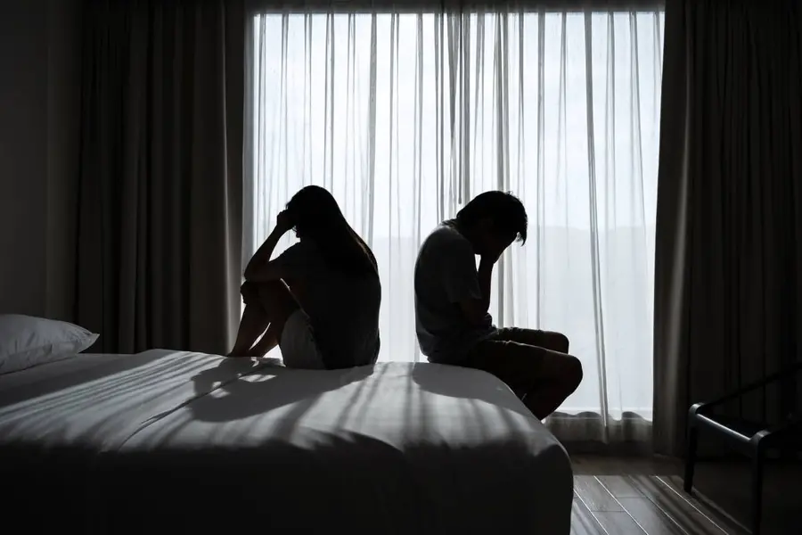 lonely-couple