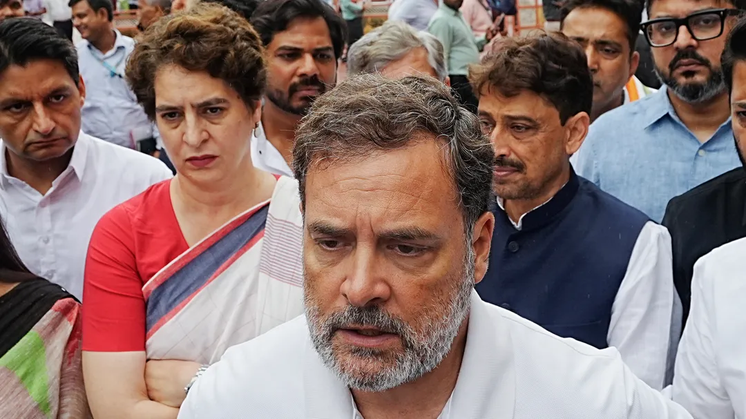 PM Modi, Amit Shah must resign': Rahul Gandhi meets injured students after protest crackdown | Mathrubhumi English