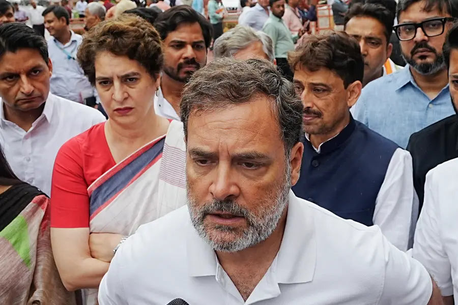 'PM Modi, Amit Shah must resign': Rahul Gandhi meets injured students after protest crackdown