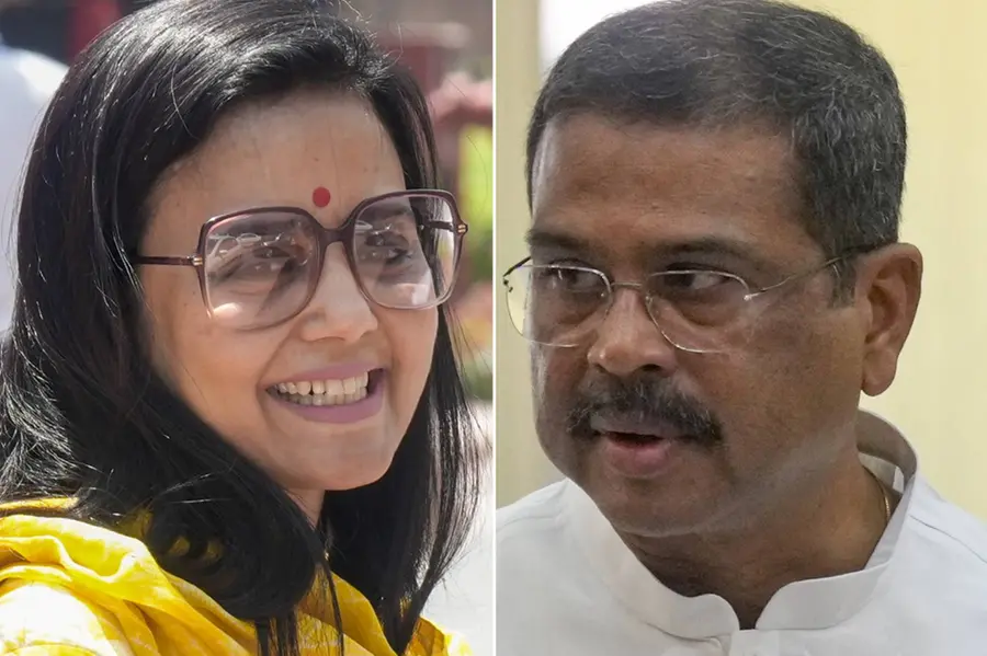 രാജിക്കത്തെഴുതാൻ പ്രധാന് അറിയില്ലായിരിക്കും, RSS മാപ്പപേക്ഷ എഴുതാനേ പഠിപ്പിക്കൂ- പരിഹസിച്ച് മഹുവ