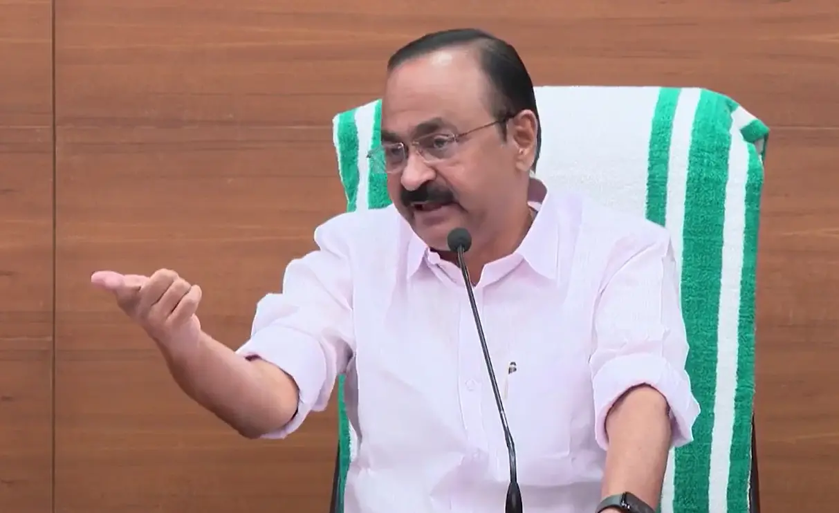 മുഖ്യമന്ത്രി വിഡി സതീശന് ഡല്ഹിയില് മാധ്യമങ്ങളോട് സംസാരിക്കുന്നു