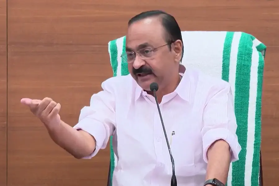 പൊതിച്ചോറിൽ DYFIയെ അഭിനന്ദിച്ച്‌ മുഖ്യമന്ത്രി; അദാനിയിൽ നിന്ന് വൈദ്യുതി വാങ്ങിയതിന് LDFന് വിമർശം