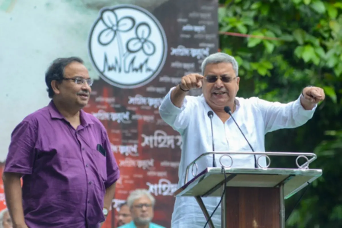 TMC MP Kalyan Banerjee (Right) addresses the party's Martyrs' Day rally in Kolkata on July 22, where he later claimed he was repeatedly interrupted before accusing 'Kalighat sources' of working against the party. (IANS Photo)