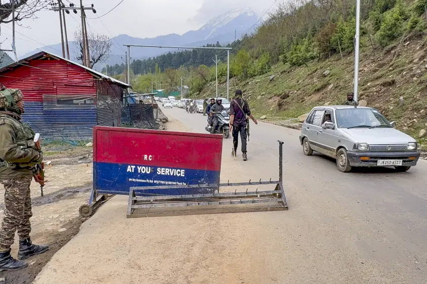 Policeman injured after suspected terrorists open fire in Jammu and Kashmir's Anantnag