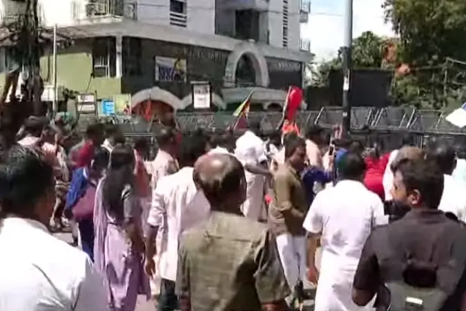 കെപിസിസി ആസ്ഥാനത്ത് BJP പ്രതിഷേധം; മാർച്ച് പ്രധാനമന്ത്രിയുടെ വസതിക്കുമുന്നിലെ സമരത്തിൽ പ്രതിഷേധിച്ച്