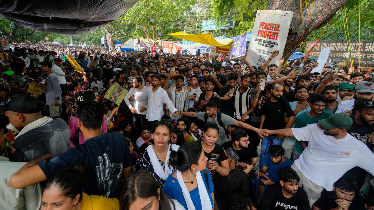 CJP protest turns violent again: 5 cops injured after stone pelting near Jantar Mantar