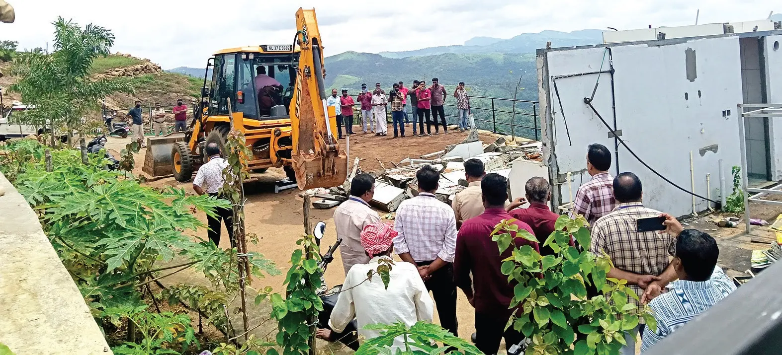 വാഗമൺ വരാട്ടുമേട്ടിൽ കൈയേറ്റം ഒഴിപ്പിക്കുന്നു