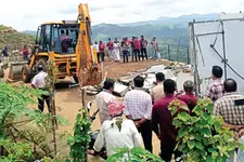 വാഗമൺ വരാട്ടുമേട്ടിൽ കൈയേറിയ 10 ഏക്കർ തിരിച്ചുപിടിച്ചു; നടൻ പ്രകാശ് രാജിനും നോട്ടീസ്