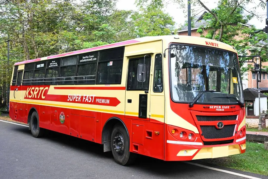 സർവീസുകൾ വെട്ടിക്കുറച്ചു, ഉള്ളതിൽ ആളെ കയറ്റുകയുമില്ല; നഷ്ടത്തിലേക്ക് പ്രീമിയം സൂപ്പർഫാസ്റ്റ്