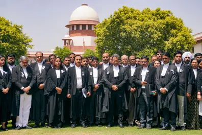 Lawyers' bodies condemn police action on CJP student protest, seek judicial probe