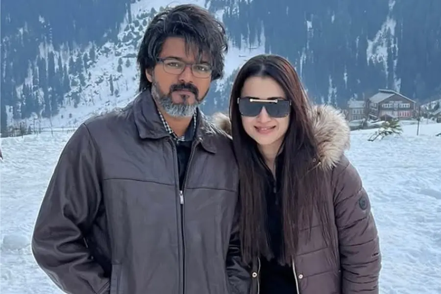 Trisha Krishnan arrives at Chennai theatre to watch Vijay’s 'Jana Nayagan' on release day | VIDEO