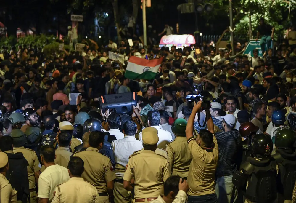 Heavy police deployment as CJP supporters protest at Jantar Mantar |ANI