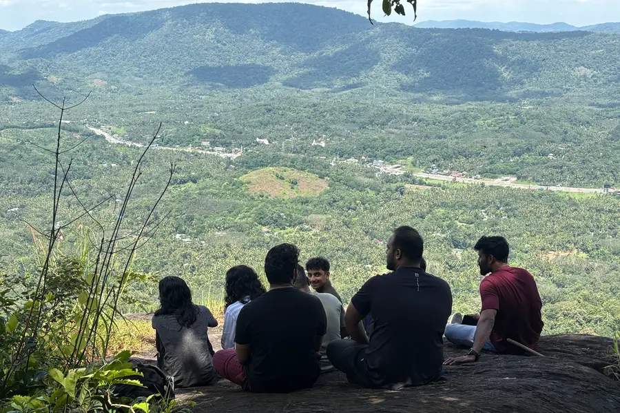 ട്രെക്കിംഗ്, ക്യാമ്പ് ഫയർ, ഡാൻസ് 'സ്ട്രേഞ്ചേഴ്സിനൊപ്പം ട്രാവൽ ' ട്രെന്റിംഗാകുന്നു