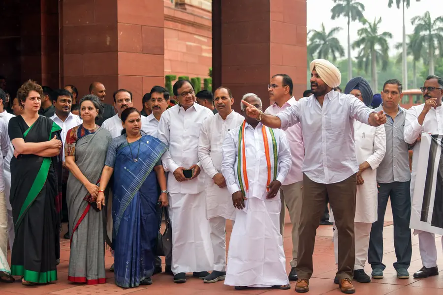 വിദ്യാർഥികൾക്ക് ഐക്യദാർഢ്യം; നാളെ രാജ്യവ്യാപകമായി മെഴുകുതിരി ജാഥ സംഘടിപ്പിക്കുമെന്ന് കോൺഗ്രസ്