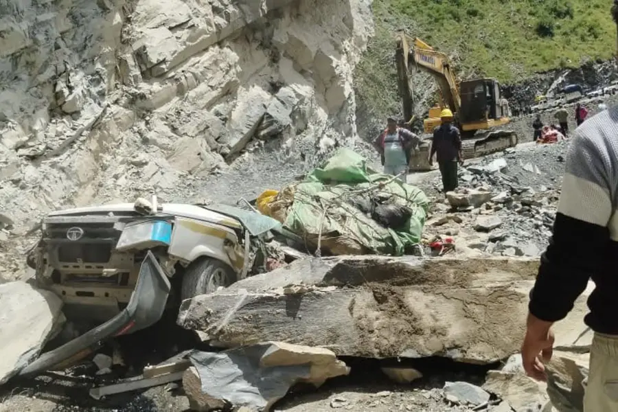 13 killed after massive boulders crush taxi on Himachal Pradesh's Udaipur-Pangi road