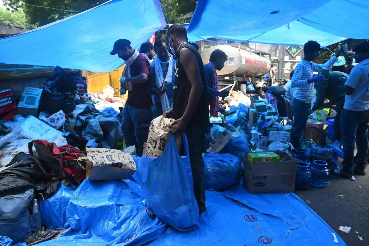 Volunteers sort food and beverages for distribution at Jantar Mantar in New Delhi on July 23, 2026 during the ongoing protest to demand the resignation of India's Education Minister Dharmendra Pradhan over alleged NEET exam irregularities (Photo: AFP)