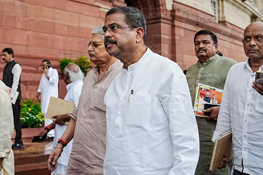 ചോദ്യപേപ്പറിൽ തുടങ്ങിയ രാഷ്ട്രീയജീവിതം; ചോദ്യപേപ്പറിൽ തെറിച്ച കസേര, ജയിച്ചത് വിദ്യാർഥി പ്രക്ഷോഭം