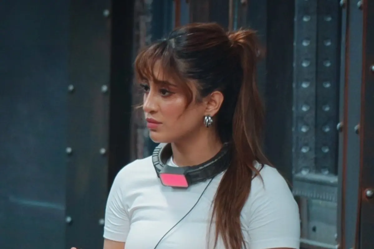 Fans spotted Shivangi's hairstyle changing from a bun to a ponytail during confrontation with Shilpa Shinde