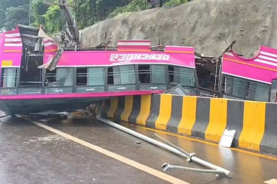 One killed, 3 critically injured as bus crashes onto divider and overturns in Kuttippuram