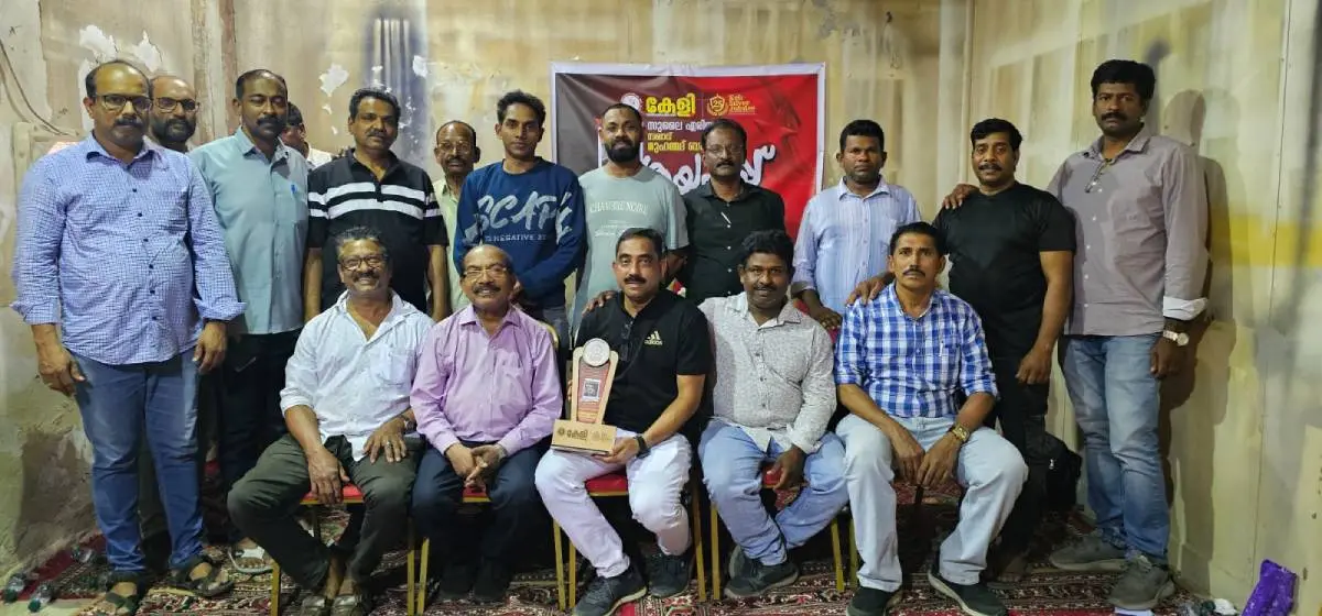 ബഷീർ സഹപ്രവർത്തകർക്കൊപ്പം