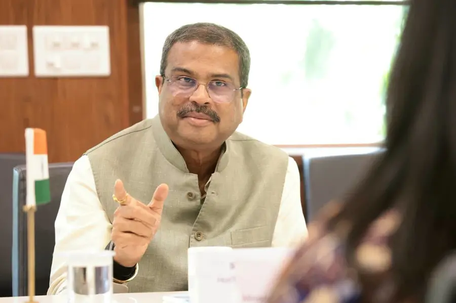 രാജിവെച്ച ധർമ്മേന്ദ്ര പ്രധാനെ പുകഴ്ത്തി കേരള കേന്ദ്ര സർവകലാശാല; പ്രതിഷേധവുമായി വിദ്യാർഥികൾ