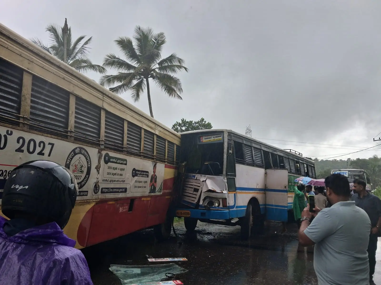 വയനാട് പനമരം കൈതക്കൽ കെഎസ്ആർടിസി ബസുകൾ കൂട്ടിയിടിച്ച് ഉണ്ടായ അപകടം.