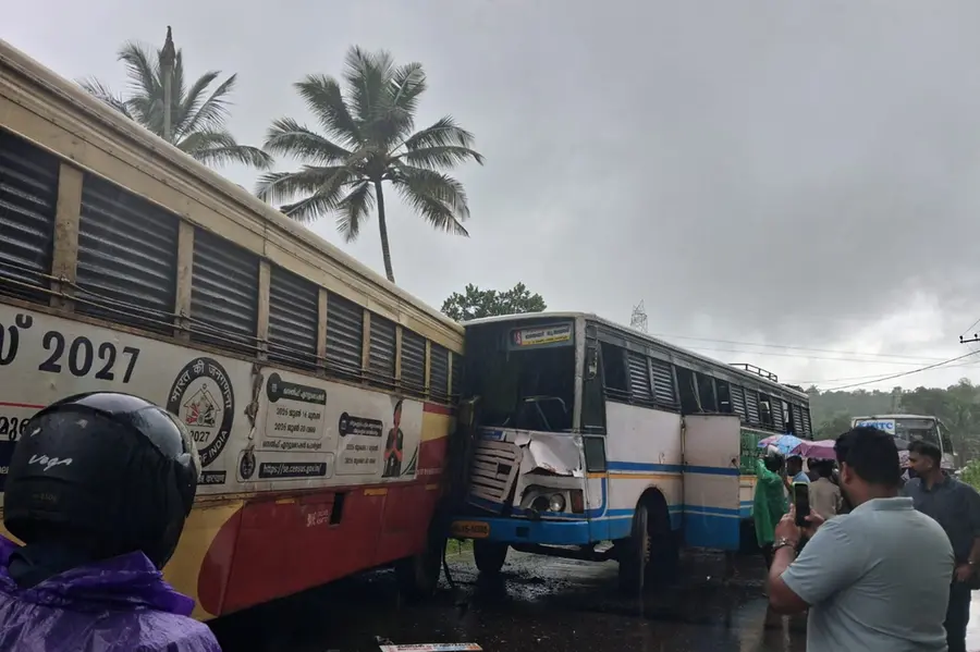 വയനാട് പനമരത്ത് കെഎസ്ആർടിസി ബസുകൾ കൂട്ടിയിടിച്ച് അപകടം, നിരവധി പേർക്ക്