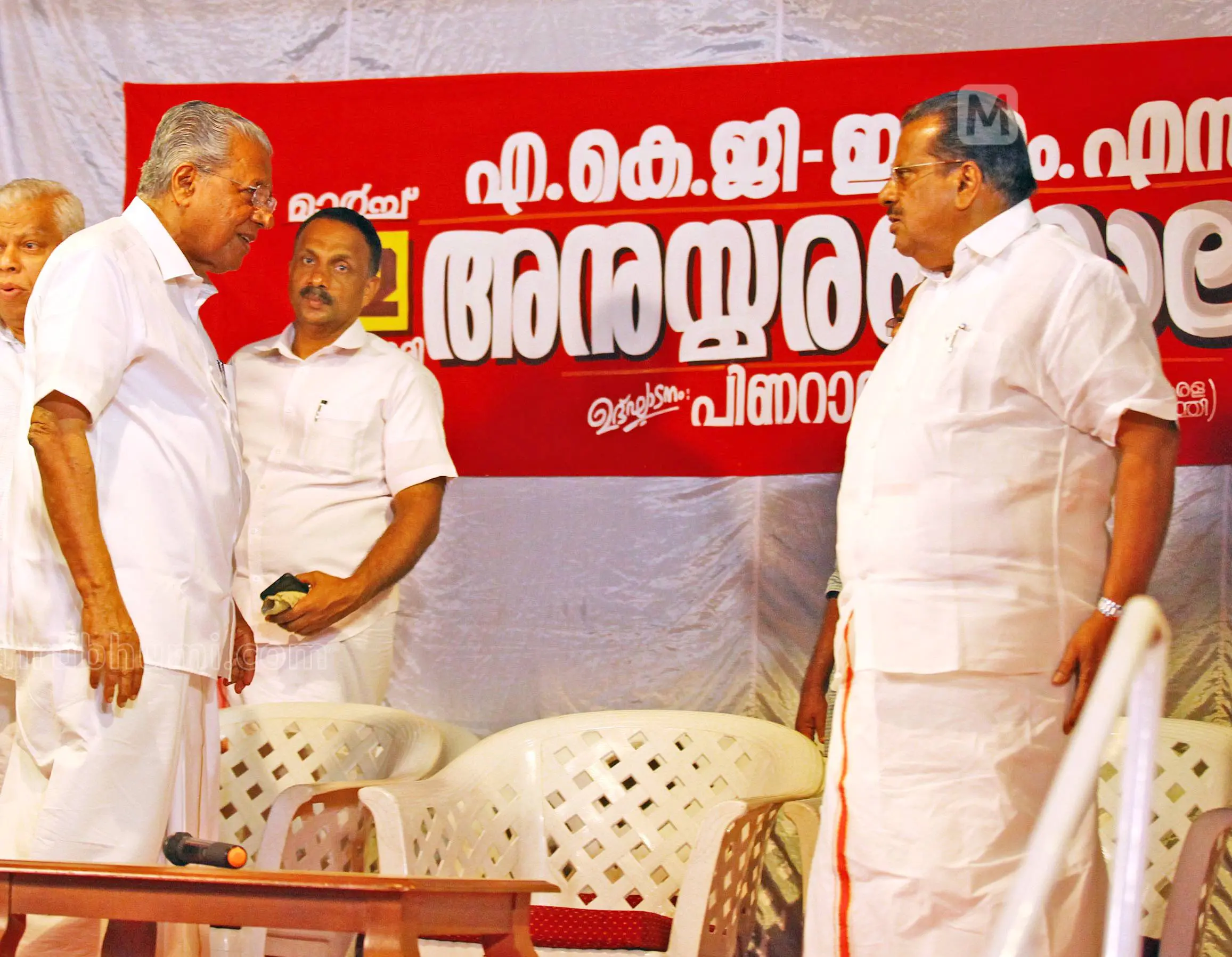 പിണറായി വിജയനും ഇ.പി.ജയരാജനും (ഫയല്ചിത്രം) |ഫോട്ടോ:മാതൃഭൂമി